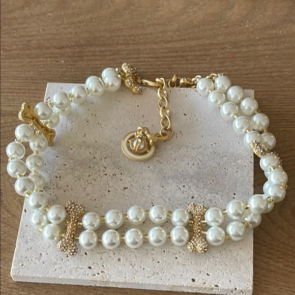 VIVIENNE Westwood Elegant Gold and Cream Pearl Necklace - Picture 6 of 7